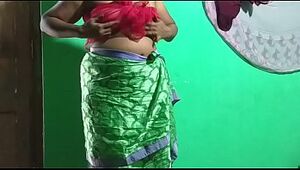 Desi  indian horny tamil telugu kannada malayalam hindi vanitha showing big boobs and shaved pussy  press hard boobs press nip rubbing pussy masturbation using green candle